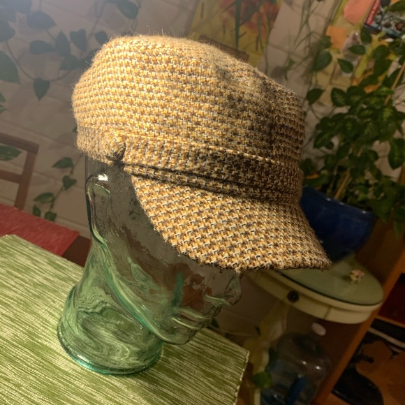 Hat - Picture 2 of 4